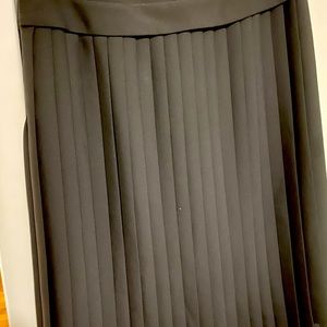Black pleated skirt
